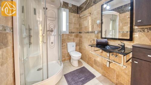 Lloret de Mar Villa Sleeps 8 Pool Wifi