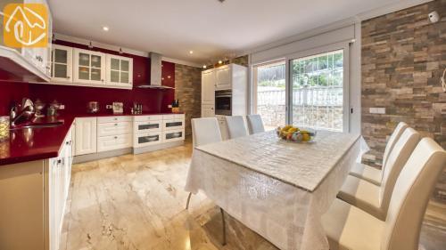 Lloret de Mar Villa Sleeps 7 Pool Wifi