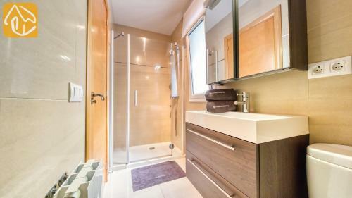 Lloret de Mar Villa Sleeps 7 Pool Air Con Wifi