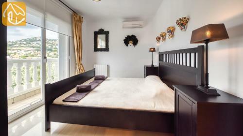 Lloret de Mar Villa Sleeps 7 Pool Air Con Wifi