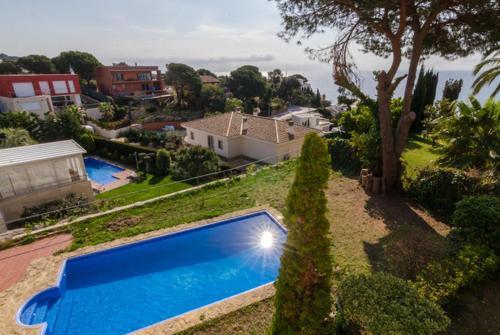 Lloret de Mar Villa Sleeps 6 With Pool And Free Wifi