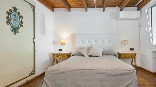 Lloret de Mar Villa Sleeps 8 With Pool Air Con And Wifi