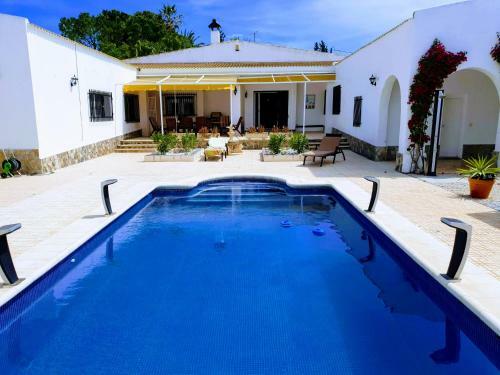 Beautiful 5-bed Villa In Fortuna