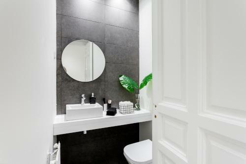 Alcantara Apartment By Flatsweethome