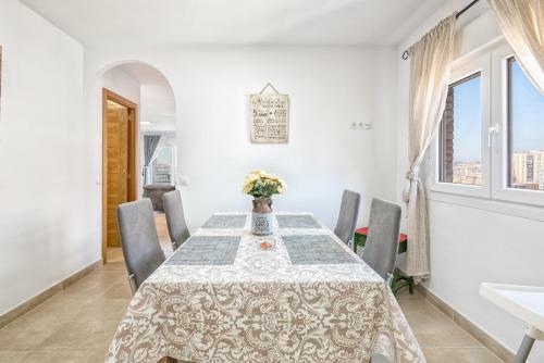 Malaga Station Apartment By Rafleys