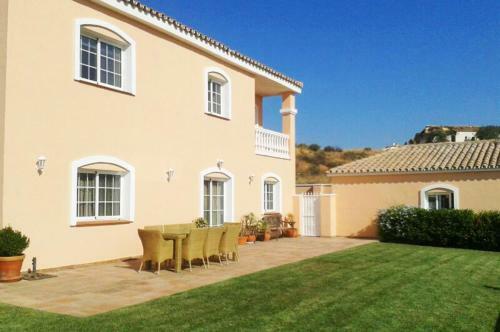 Malaga Villa Sleeps 10 With Pool And Air Con