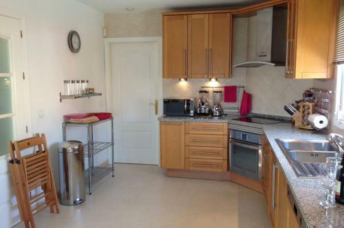 Malaga Villa Sleeps 10 With Pool And Air Con