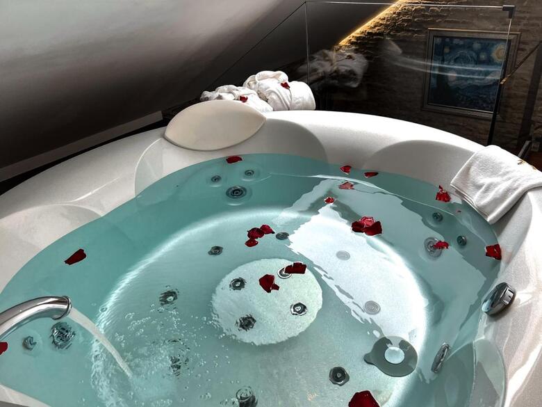 Anahita Boutique Hotel