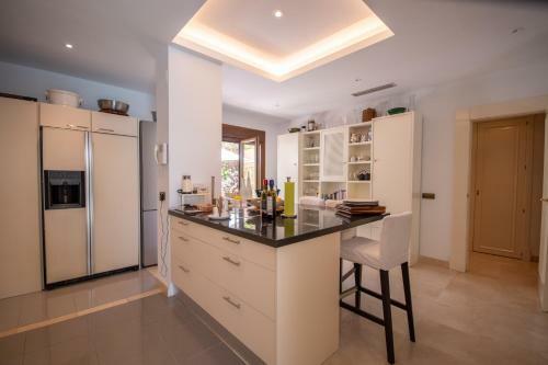 Luxury Beachside Villa In Los Monteros