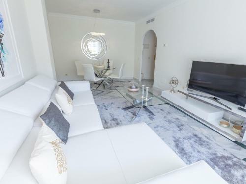 Luxurious Apartment In Marbella With Pool And Garden