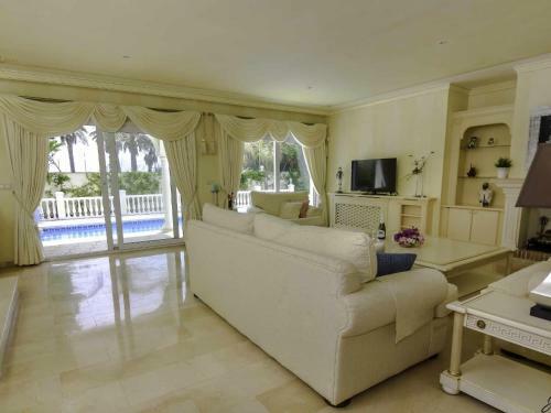 7002 Cosy 2nd Beach Line Villa Big Garden And Pool