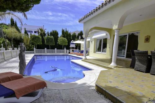20001 - Exquisite Villa 50m To Beach