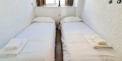Skol 335. Fantastic Beachfront Apartment Facing South.