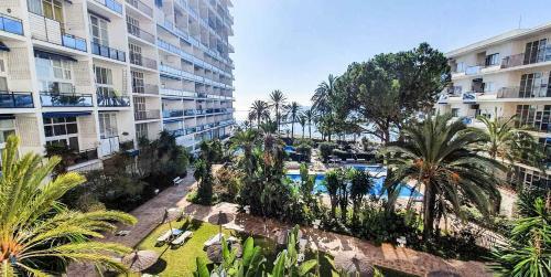 Skol 335. Fantastic Beachfront Apartment Facing South.