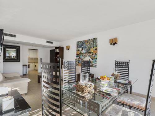 Apartamento de 2 Dormitorios En Playas Del Duque