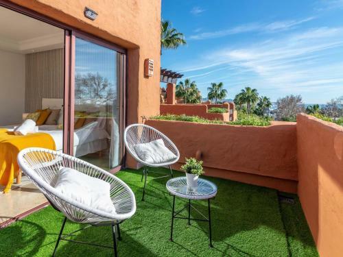 La Alzambra Peaceful Hideaway With Sea Views
