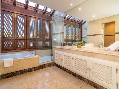 La Alzambra Peaceful Hideaway With Sea Views