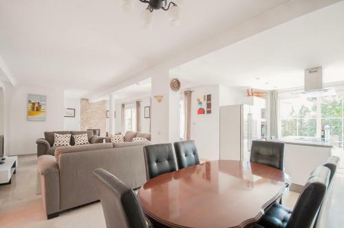 Beach Villa Costanera In Marbella