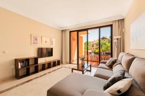 Apartamento de 2 Dormitorios En Bah�a de Alc�ntara