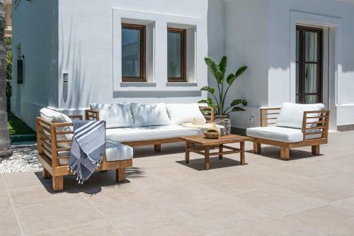Designer Villa Luxury Cinema Pool View Nueva Andalucia