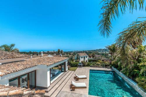 Designer Villa Luxury Cinema Pool View Nueva Andalucia