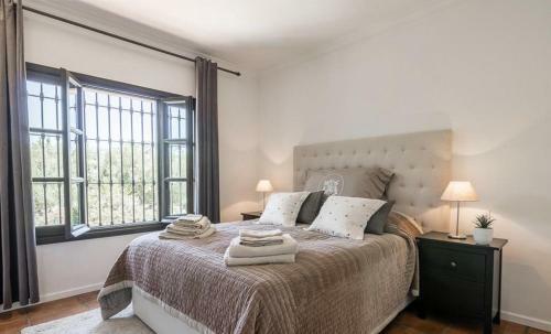El Angel Villa Sleeps 8 With Pool And Air Con