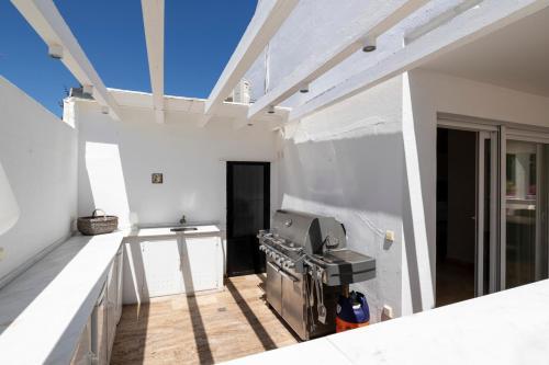 Las Chapas Villa Sleeps 14 With Pool And Air Con