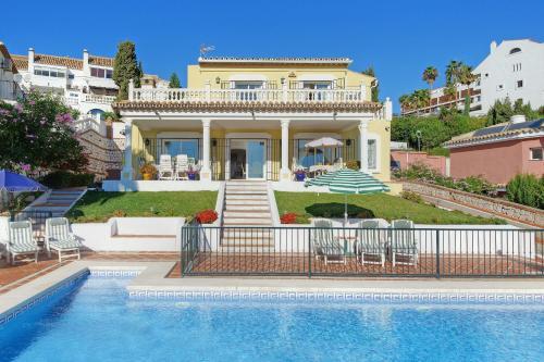Mijas Villa Sleeps 8 Pool Air Con Wifi