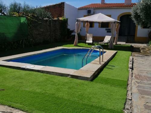 Timeless Holiday Home In Membrio With Swimming Pool