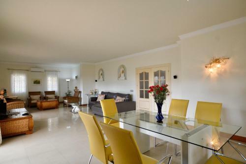 Mijas Villa Sleeps 15 With Pool And Air Con