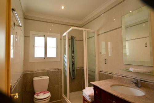 Mijas Villa Sleeps 15 With Pool And Air Con