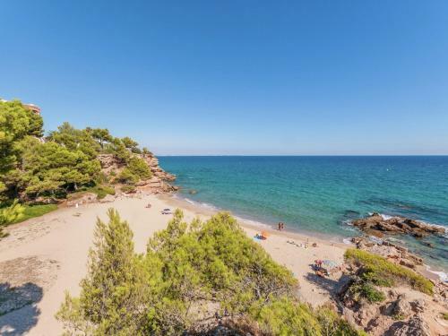 Small Building With 4 Apartments Close To The Beach