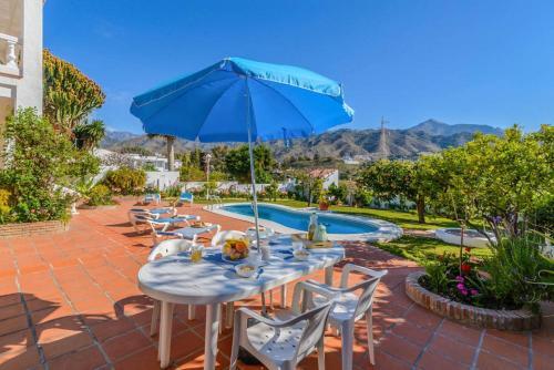 Nerja Villa Sleeps 6 With Pool Air Con And Wifi