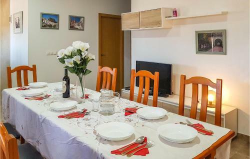 Awesome Home In Olvera W/ Wifi, Outdoor Swimming Pool And 4 Bedrooms