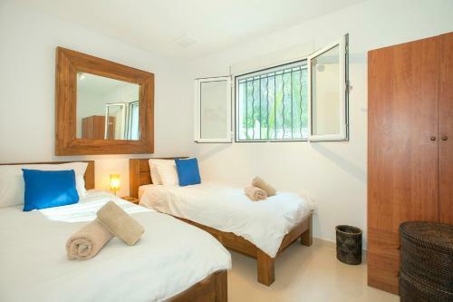 Orba Villa Sleeps 8 Pool Air Con Wifi