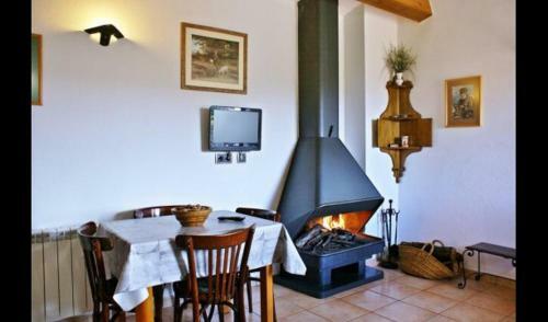 Santa Creu Dels Juglars Villa Sleeps 4 With Pool