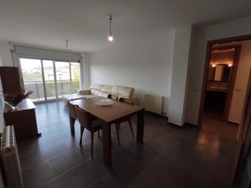 Stunning 4-bed Apartment In Palamos