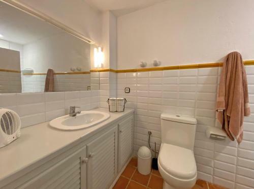Fridaysflats, Spacious Apartment Pals Beach And Golf