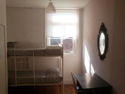 Hostal Duas Na��es Guest House