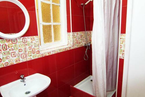 Hostal Duas Na��es Guest House