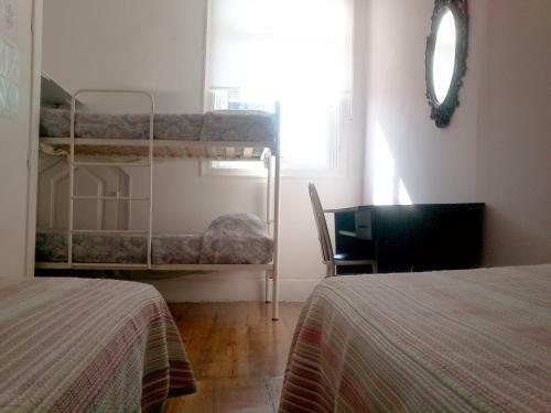 Hostal Duas Na��es Guest House