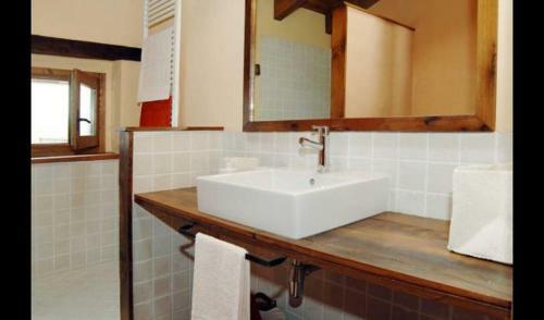 Perafita Villa Sleeps 8 With Pool And Air Con