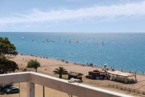 Apartment In Front Of The Beach