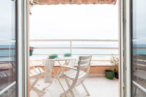 Apartment In Front Of The Beach