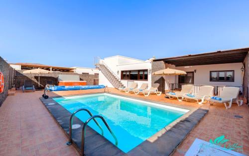 Charming 4-bed Villa In Playa Blanca