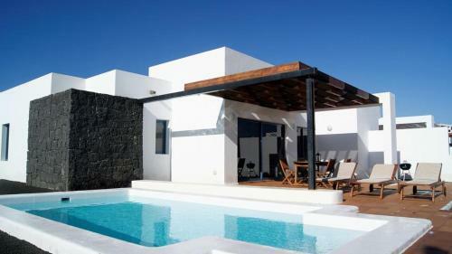 Villa Miramar C8 With Private Heated Pool Wifi Air-conditioning