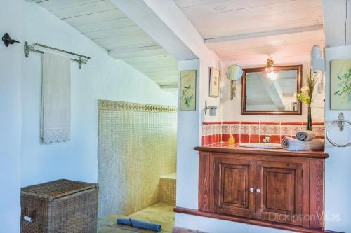 Pollenca Villa Sleeps 12 With Pool And Air Con