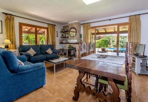 Pollenca Villa Sleeps 6 With Pool Air Con And Wifi