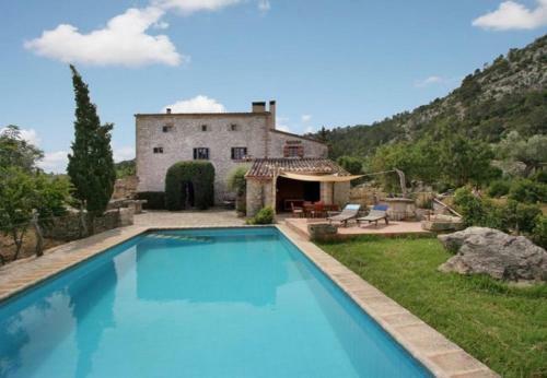 Pollenca Villa Sleeps 8 With Pool And Wifi