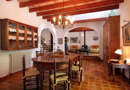 Pollenca Villa Sleeps 8 With Pool And Wifi